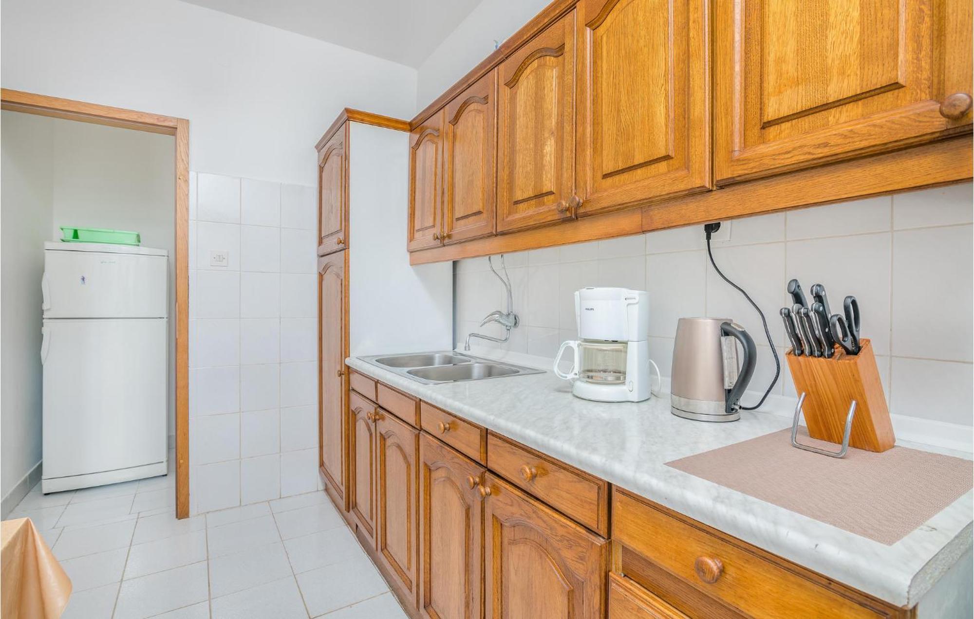 Stunning Apartment In Malinska With Kitchen Ngoại thất bức ảnh