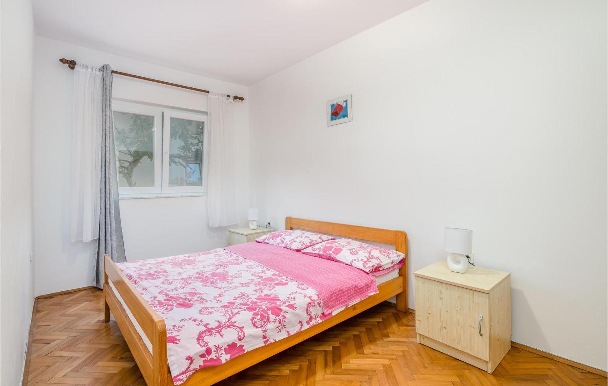 Stunning Apartment In Malinska With Kitchen Ngoại thất bức ảnh
