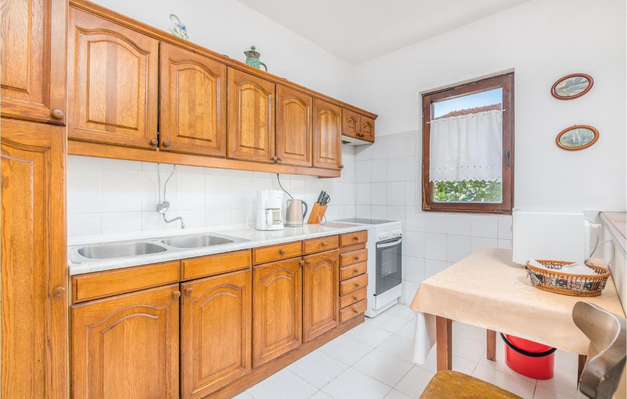 Stunning Apartment In Malinska With Kitchen Ngoại thất bức ảnh