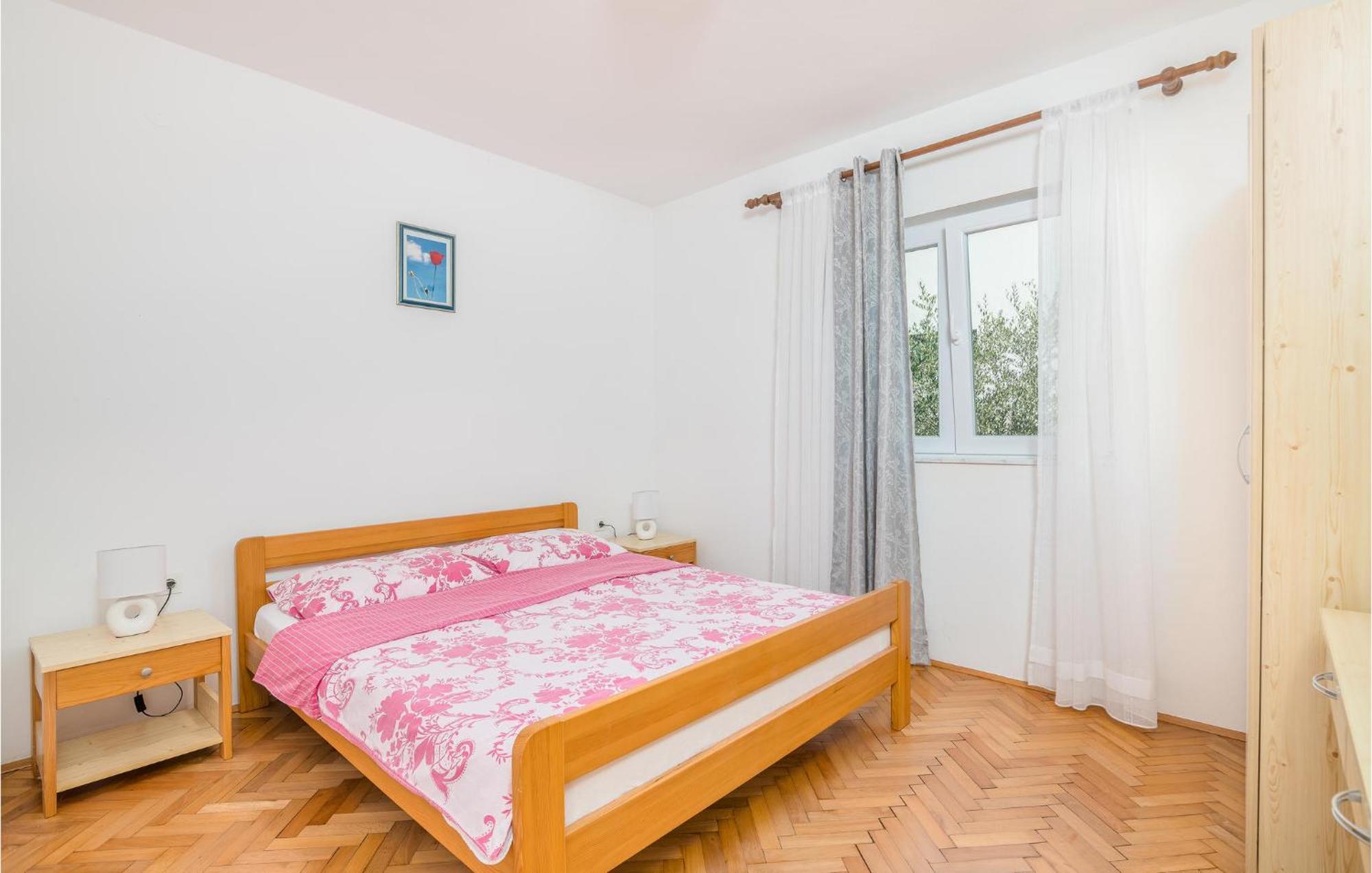 Stunning Apartment In Malinska With Kitchen Ngoại thất bức ảnh