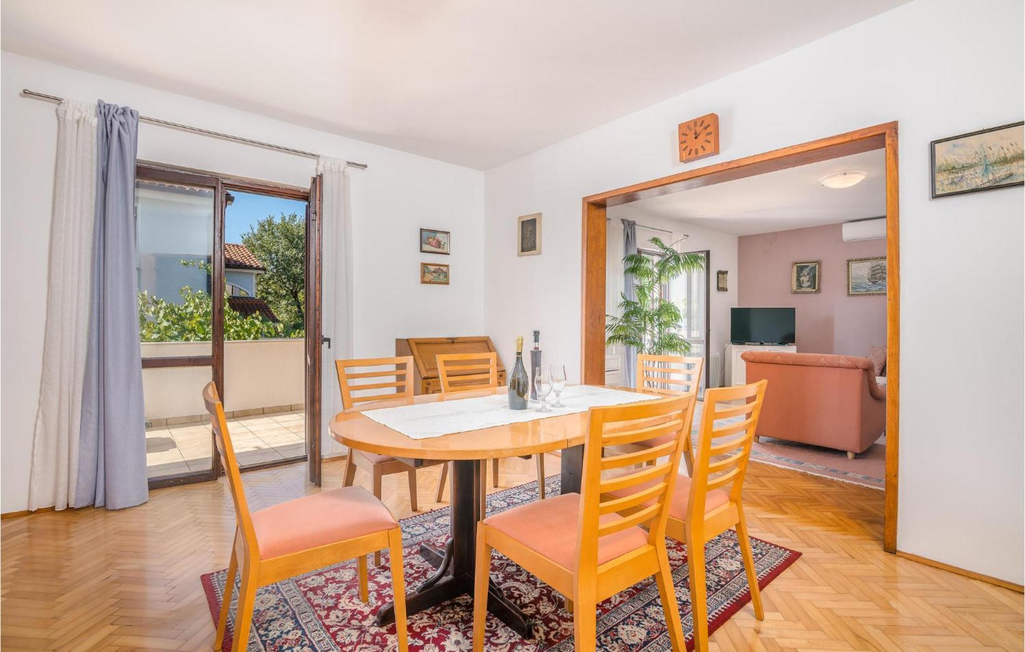 Stunning Apartment In Malinska With Kitchen Ngoại thất bức ảnh